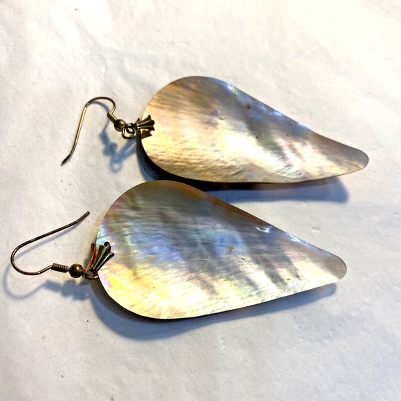 Vintage Pierced Earrings Carved Shell Drop & Dangle Style Boho Beachy Coastal - Picture 3 of 6